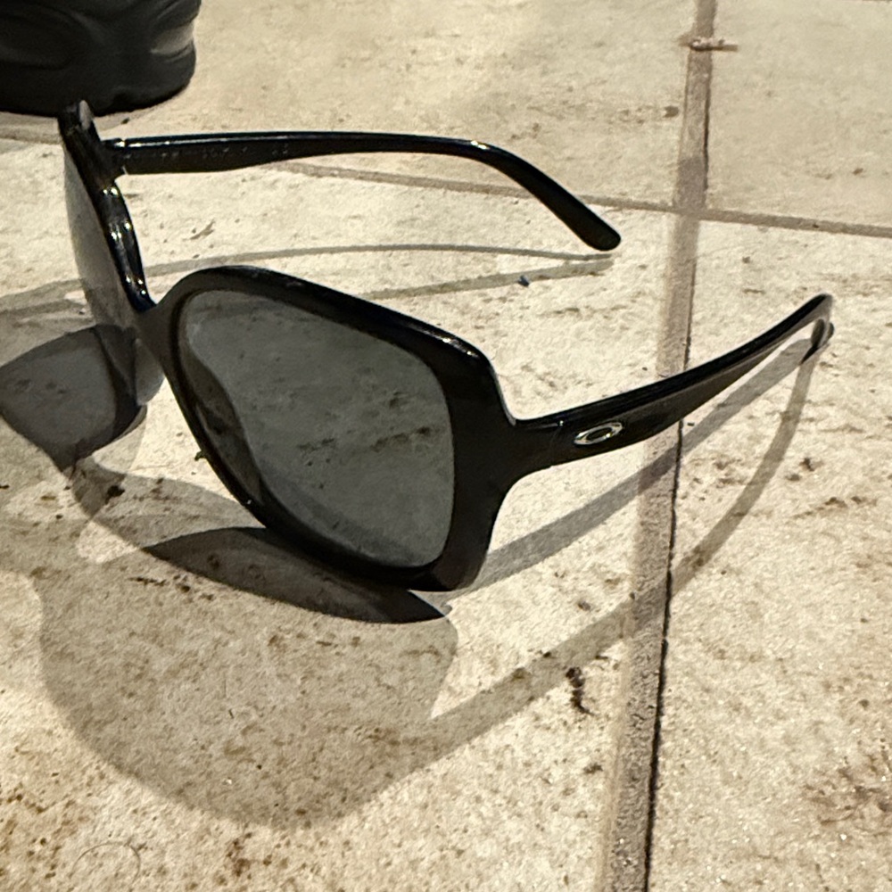 Oakley Beckon 009125-06 Made In USA Black Sunglasses With Case